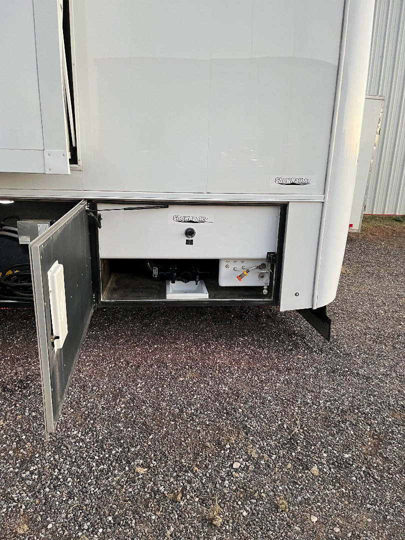 2017 Showhauler photo 9