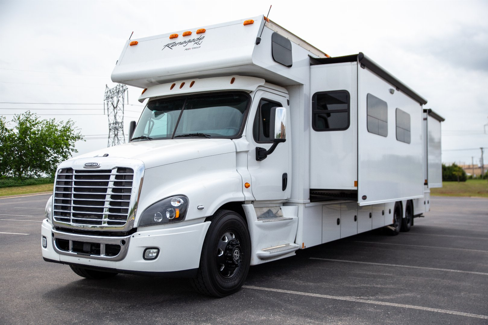Used 2020 Renegade 45’ Tandem Axle Motorcoach