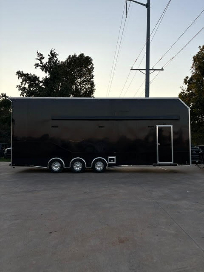 2022 Ultra Hauler photo 2