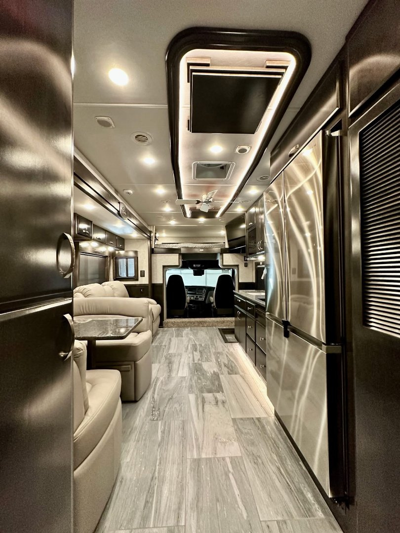 2023 Showhauler photo 3