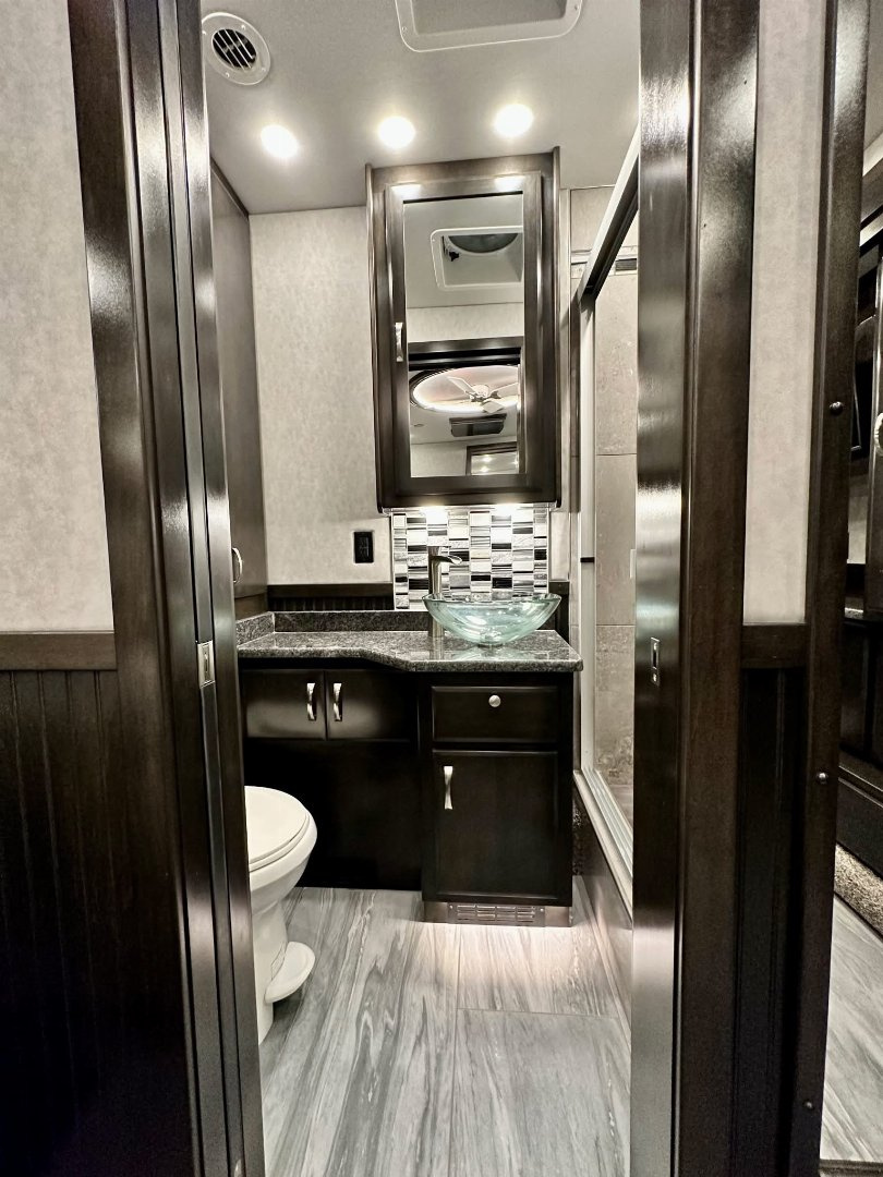 2023 Showhauler photo 4