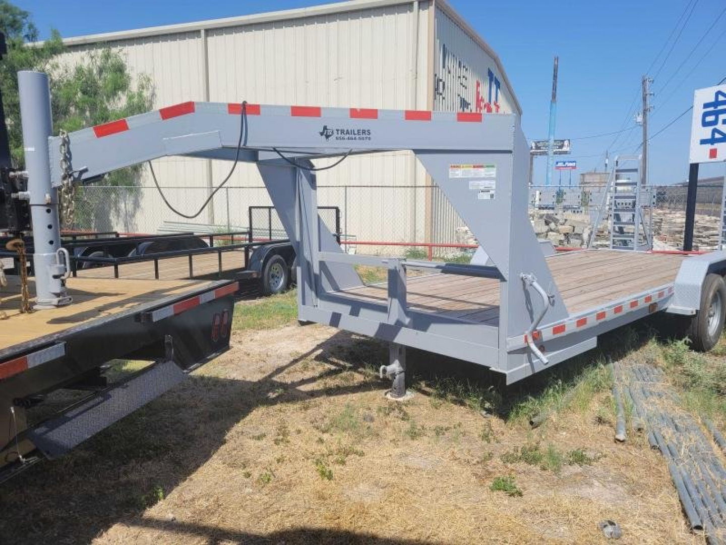 New 2022 P&C Trailers 83''X20' GN CAR HAULER TRAILER Equipment Trailer