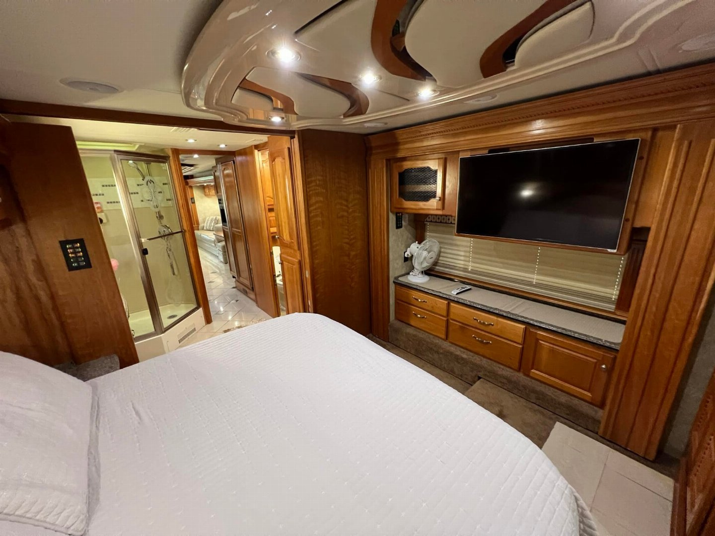 Used 2008 Country Coach 45’ Class A Diesel Pusher