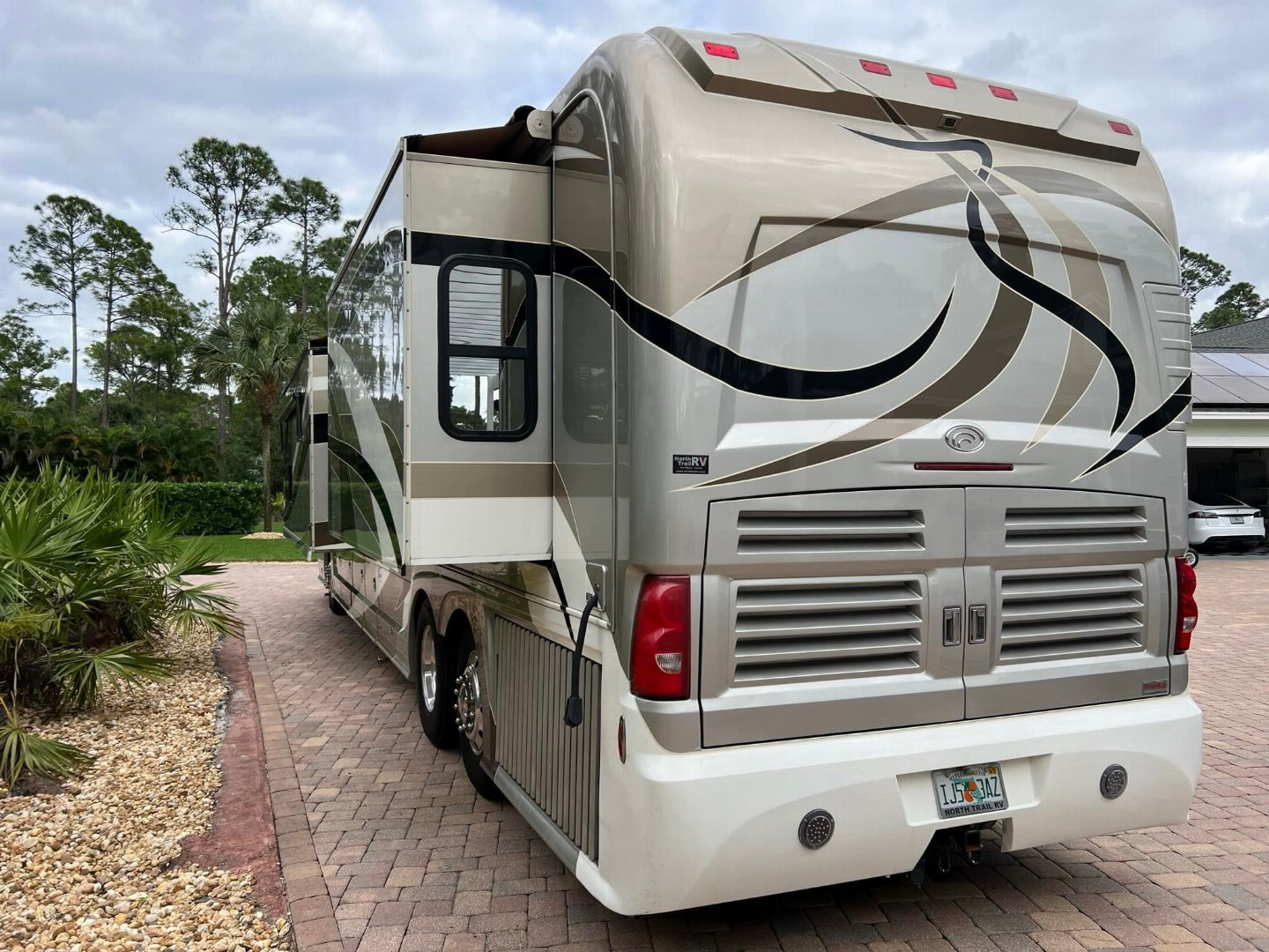 Used 2008 Country Coach 45’ Class A Diesel Pusher