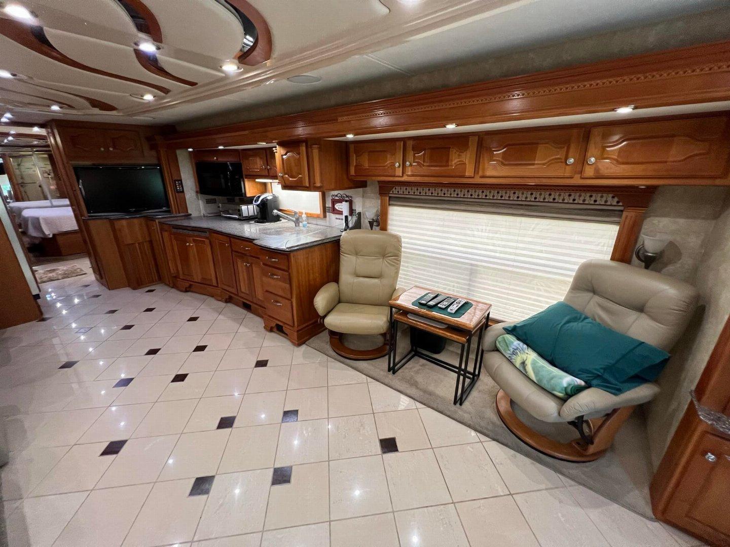 Used 2008 Country Coach 45’ Class A Diesel Pusher