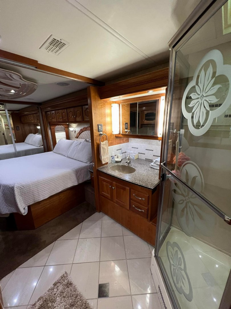 Used 2008 Country Coach 45’ Class A Diesel Pusher