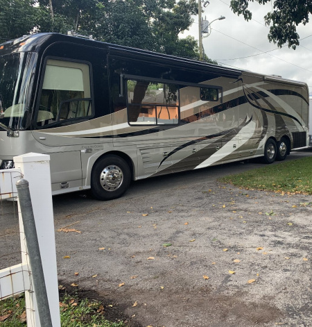 Used 2008 Country Coach 45’ Class A Diesel Pusher