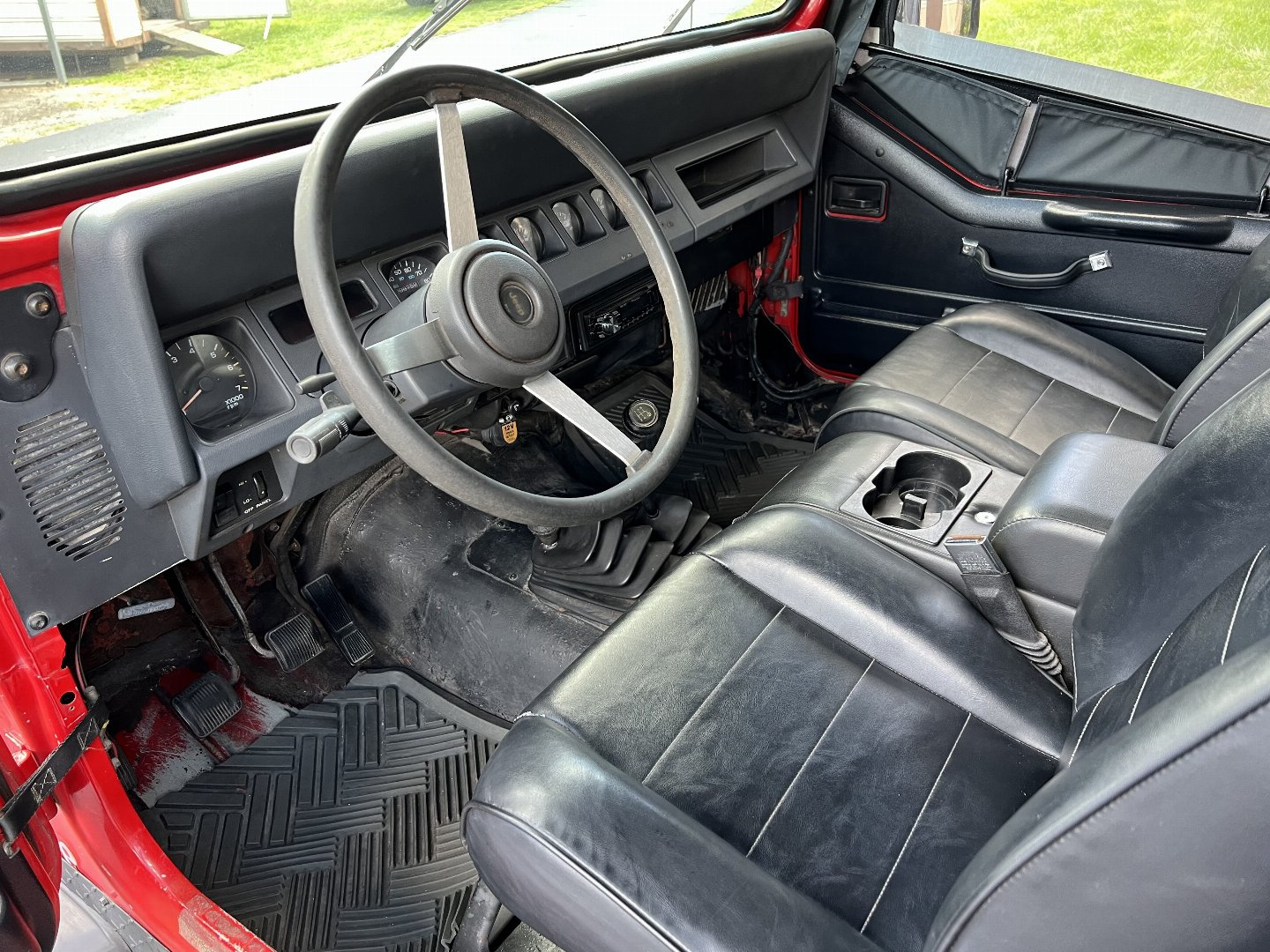 1995 Jeep Wrangler photo 2