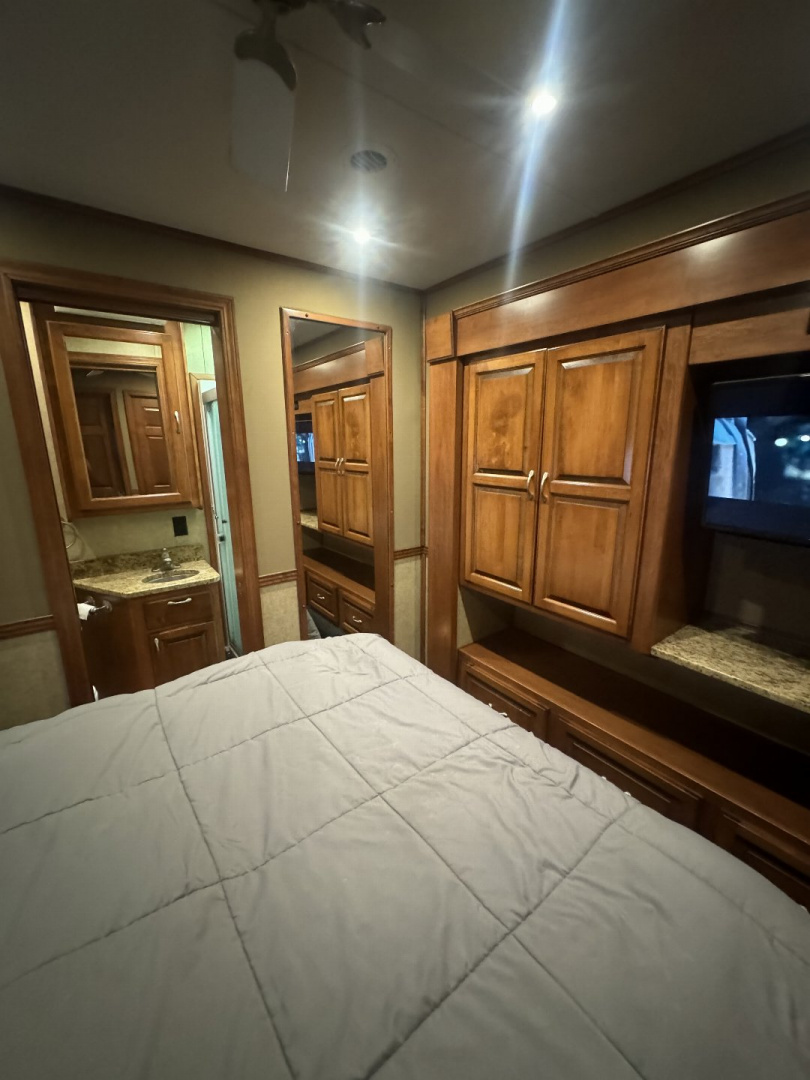 Used 2015 Show Hauler 45’ Tandem Axle Motorcoach