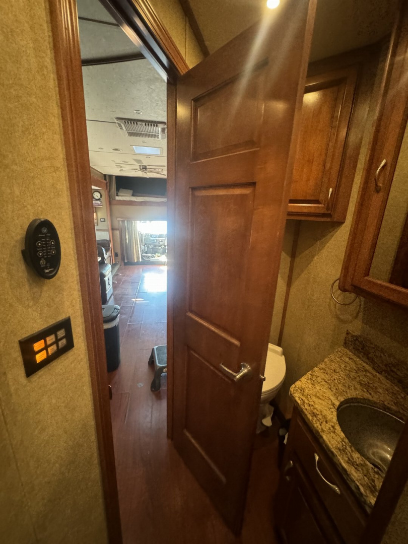 Used 2015 Show Hauler 45’ Tandem Axle Motorcoach