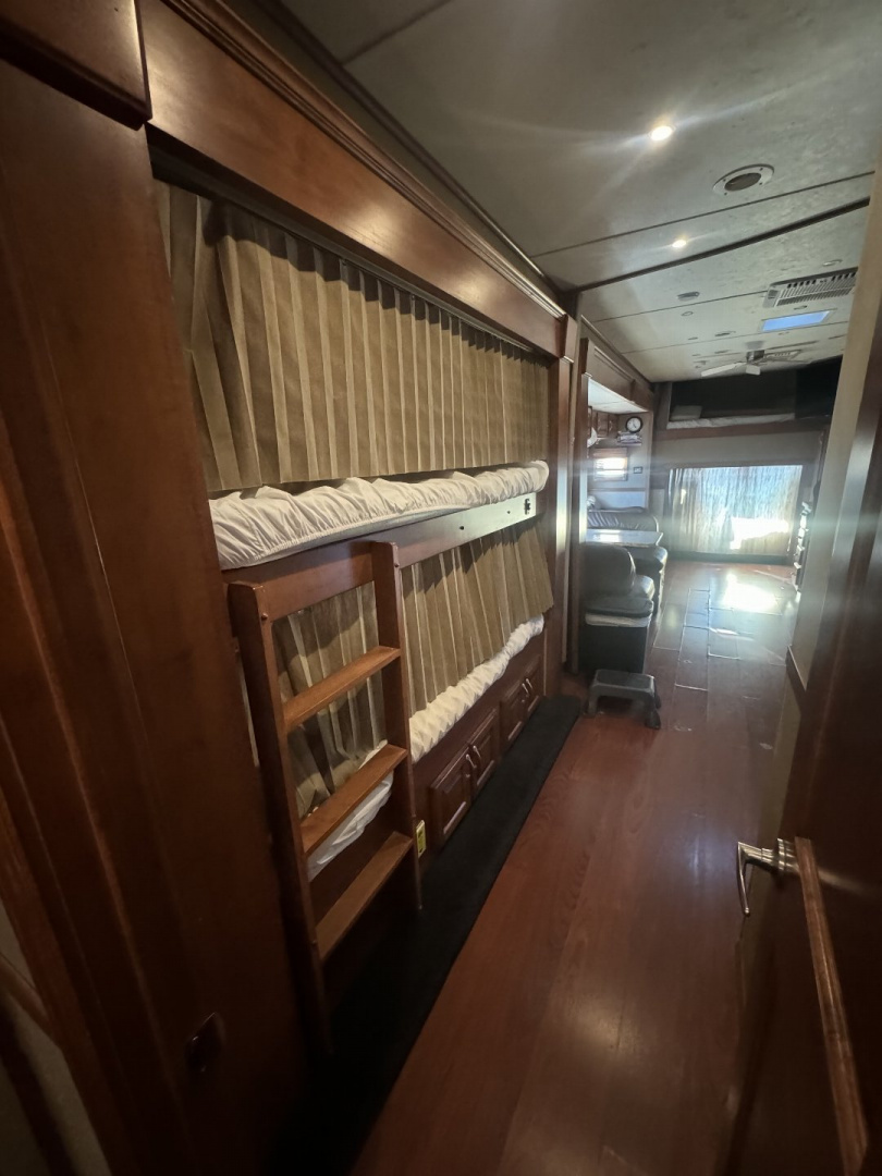 Used 2015 Show Hauler 45’ Tandem Axle Motorcoach