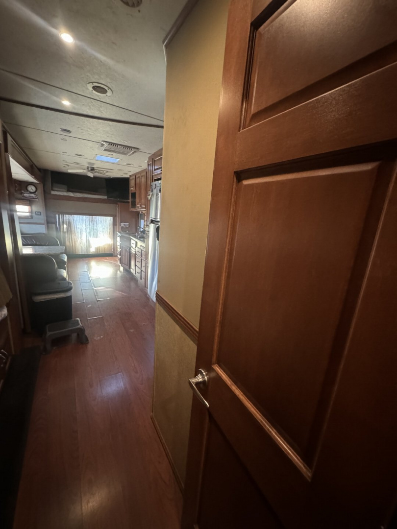 Used 2015 Show Hauler 45’ Tandem Axle Motorcoach