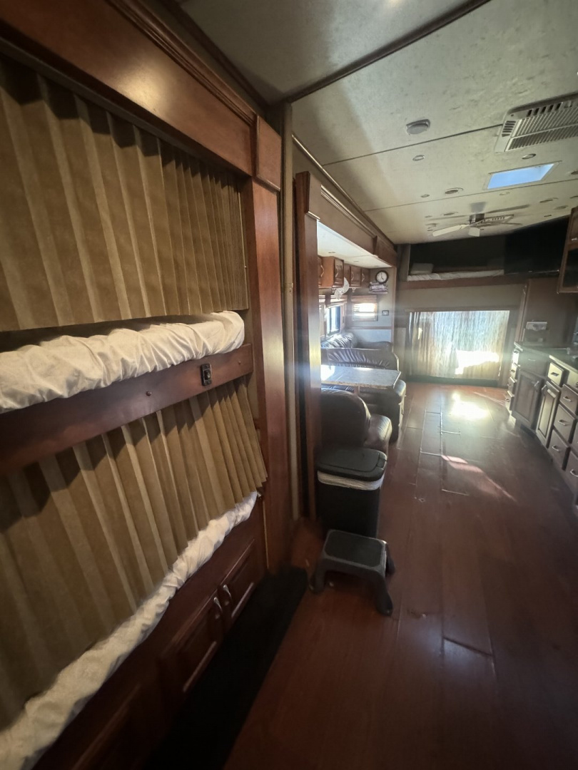 Used 2015 Show Hauler 45’ Tandem Axle Motorcoach