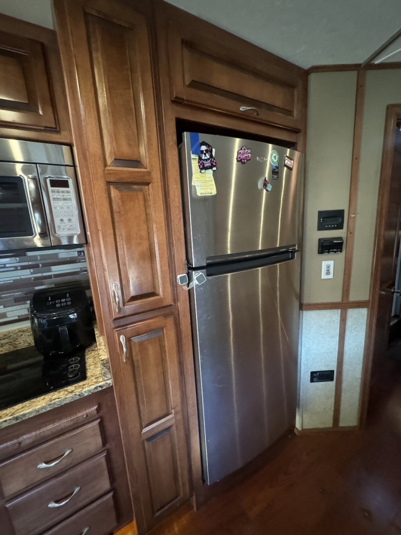 Used 2015 Show Hauler 45’ Tandem Axle Motorcoach