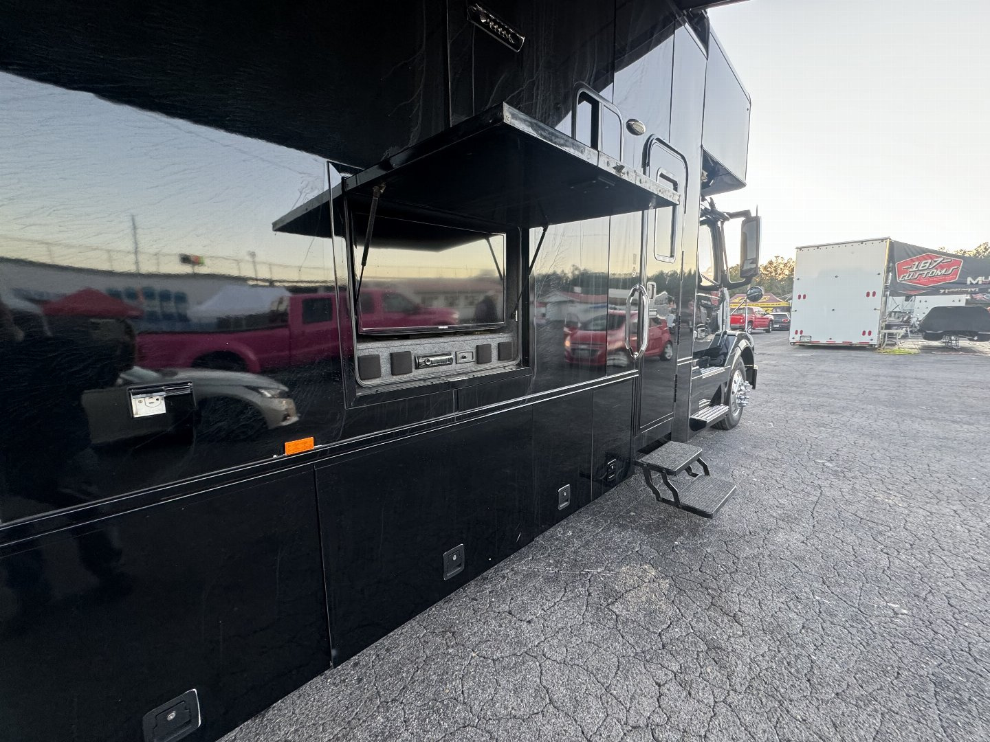 Used 2015 Show Hauler 45’ Tandem Axle Motorcoach