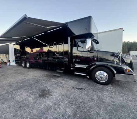 Used 2015 Show Hauler 45’ Tandem Axle Motorcoach