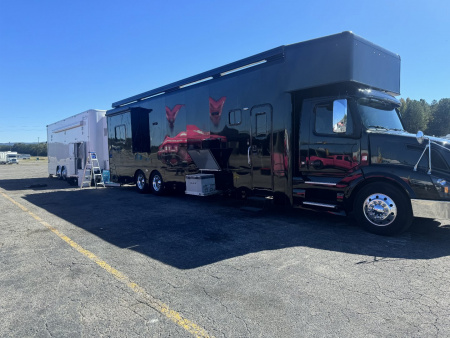 Used 2015 Show Hauler 45’ Tandem Axle Motorcoach