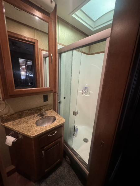 Used 2015 Show Hauler 45’ Tandem Axle Motorcoach