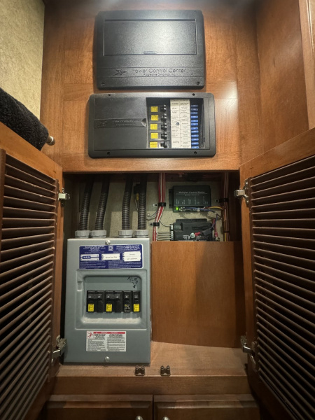 Used 2015 Show Hauler 45’ Tandem Axle Motorcoach