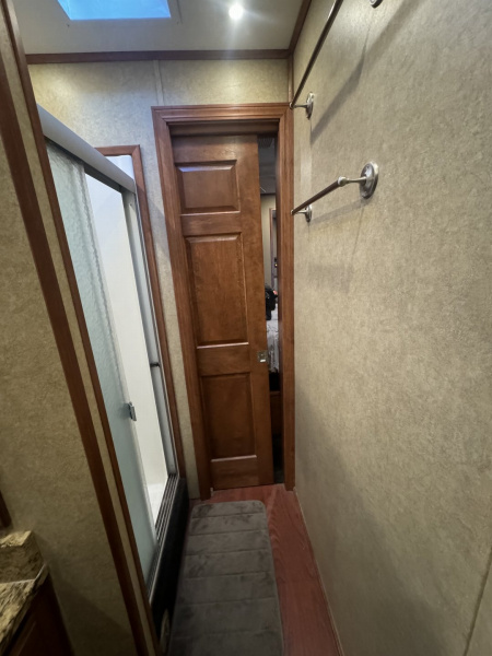 Used 2015 Show Hauler 45’ Tandem Axle Motorcoach