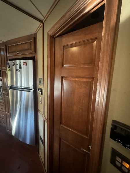 Used 2015 Show Hauler 45’ Tandem Axle Motorcoach