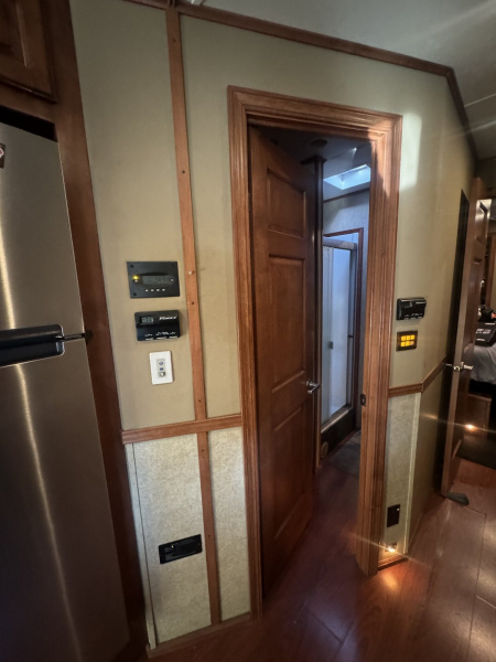 Used 2015 Show Hauler 45’ Tandem Axle Motorcoach