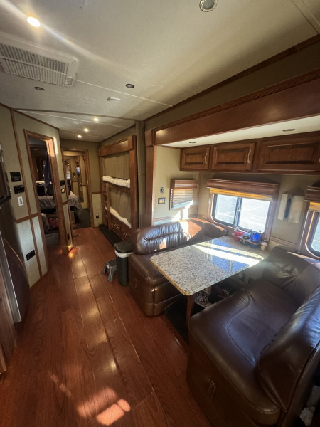 Used 2015 Show Hauler 45’ Tandem Axle Motorcoach