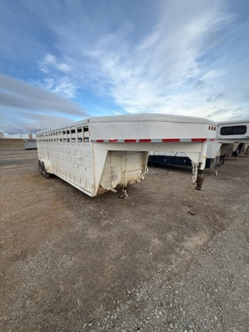 Used 2001 Titan Trailer 24' Stock Trailer