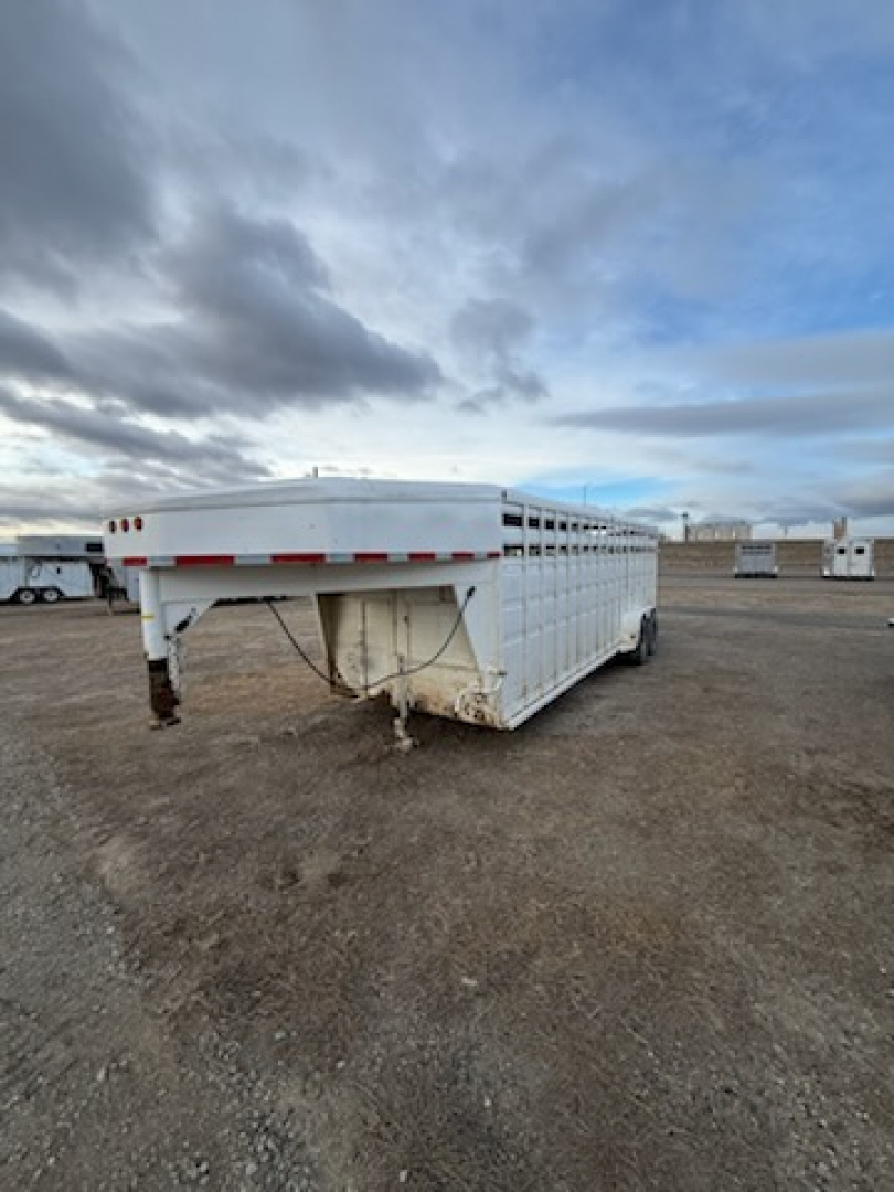 Used 2001 Titan Trailer 24' Stock Trailer