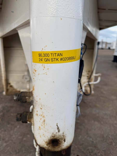 Used 2001 Titan Trailer 24' Stock Trailer