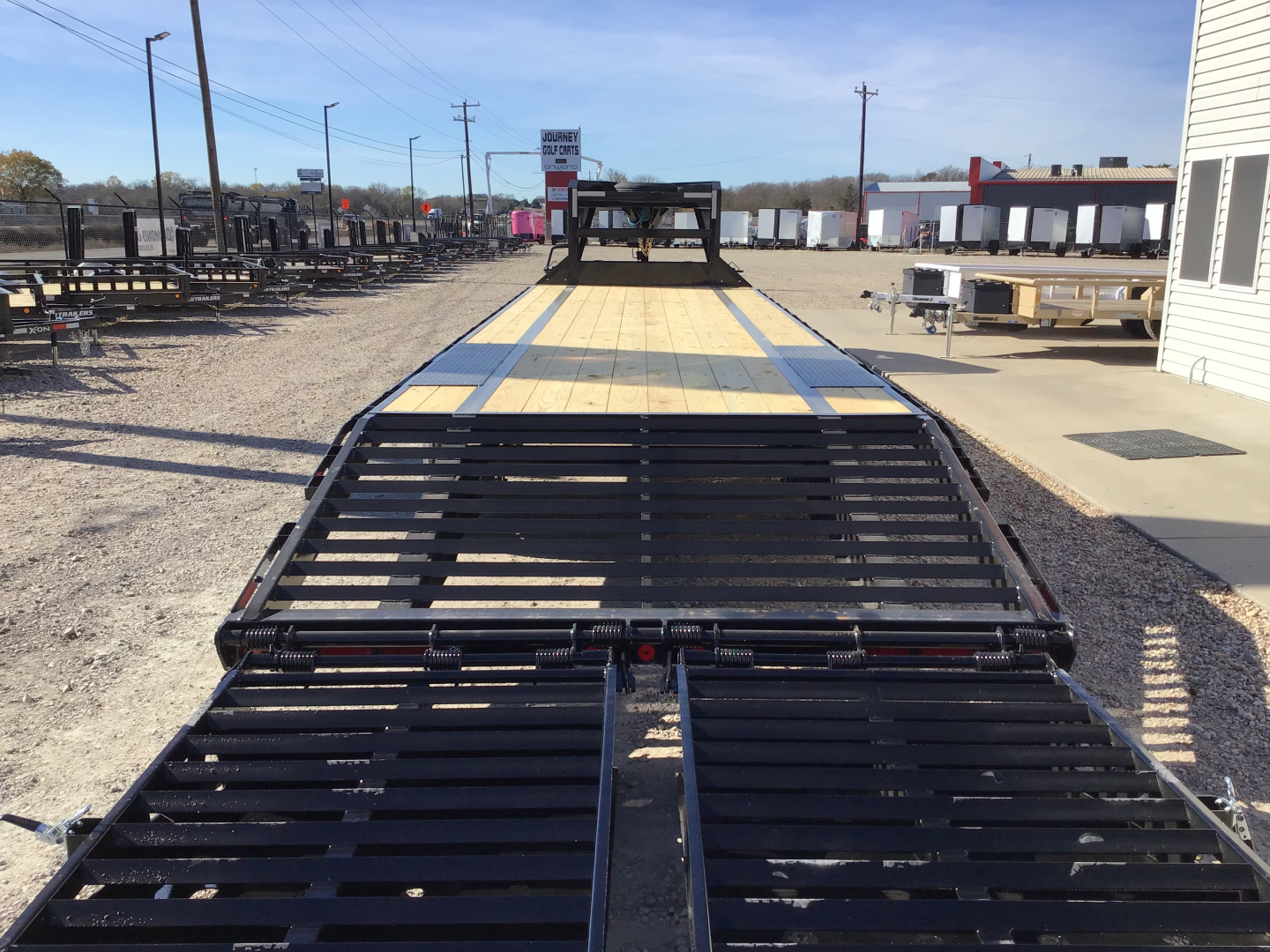 New 2026 PJ 102”x32’ Quest Gooseneck Flatbed w/ Singles – LQ