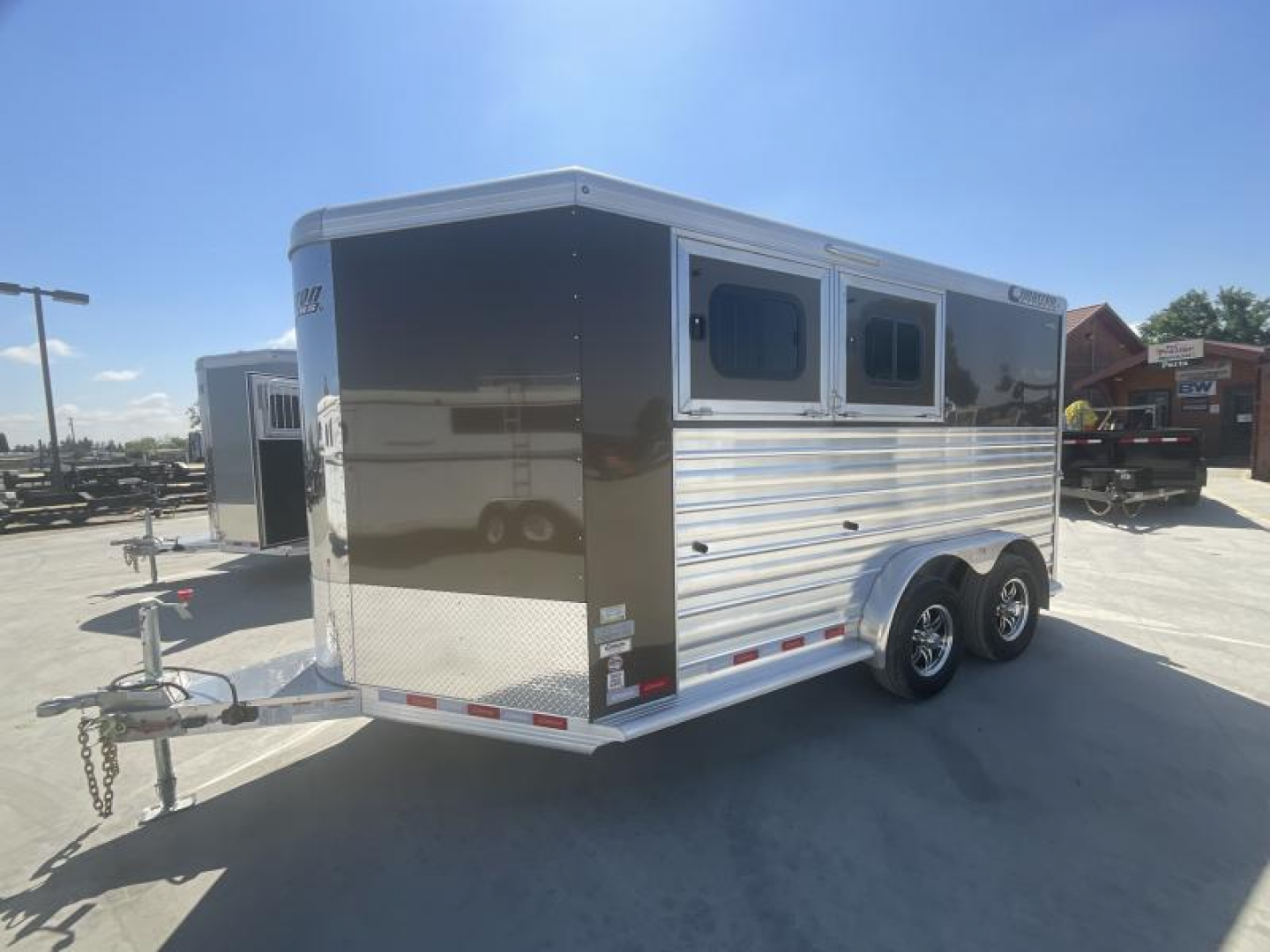 New 2025 Cimarron Trailers NS2B-RTG-K Horse Trailer