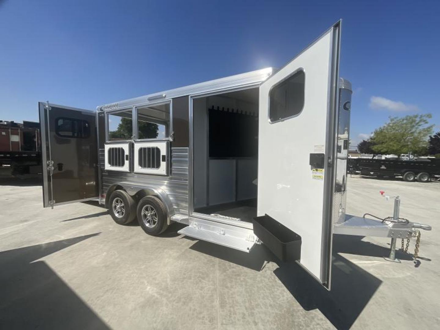 New 2025 Cimarron Trailers NS2B-RTG-K Horse Trailer