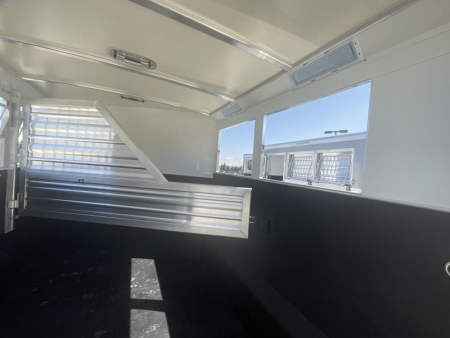 New 2025 Cimarron Trailers NS2B-RTG-K Horse Trailer