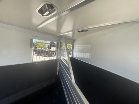 New 2025 Cimarron Trailers NS2B-RTG-K Horse Trailer