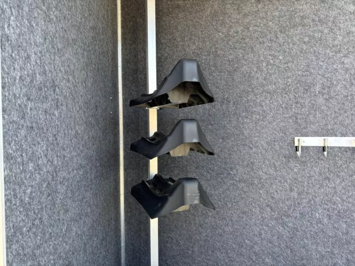 New 2026 Lakota IN8315FKP Horse Trailer