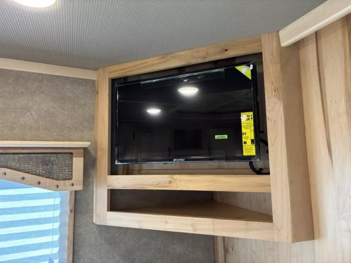 New 2026 Lakota IN8315FKP Horse Trailer