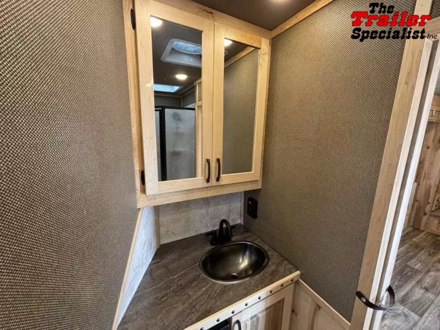 New 2026 Lakota IN8315FKP Horse Trailer