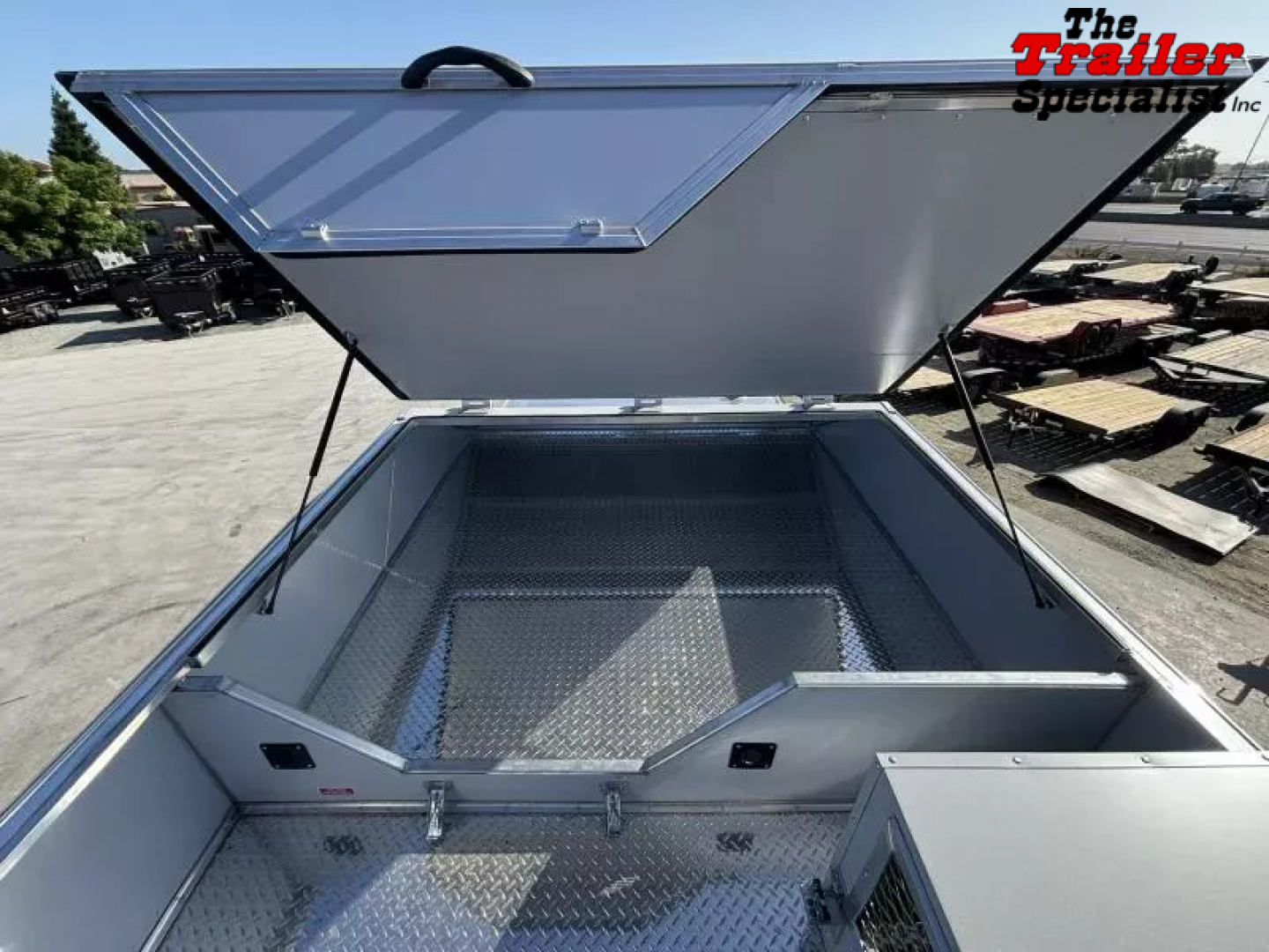 New 2026 Lakota IN8315FKP Horse Trailer