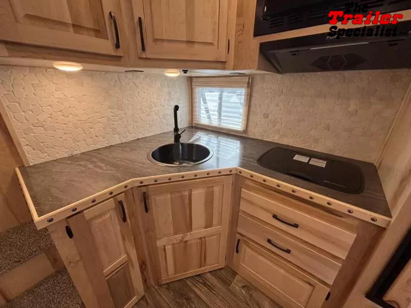 New 2026 Lakota IN8315FKP Horse Trailer