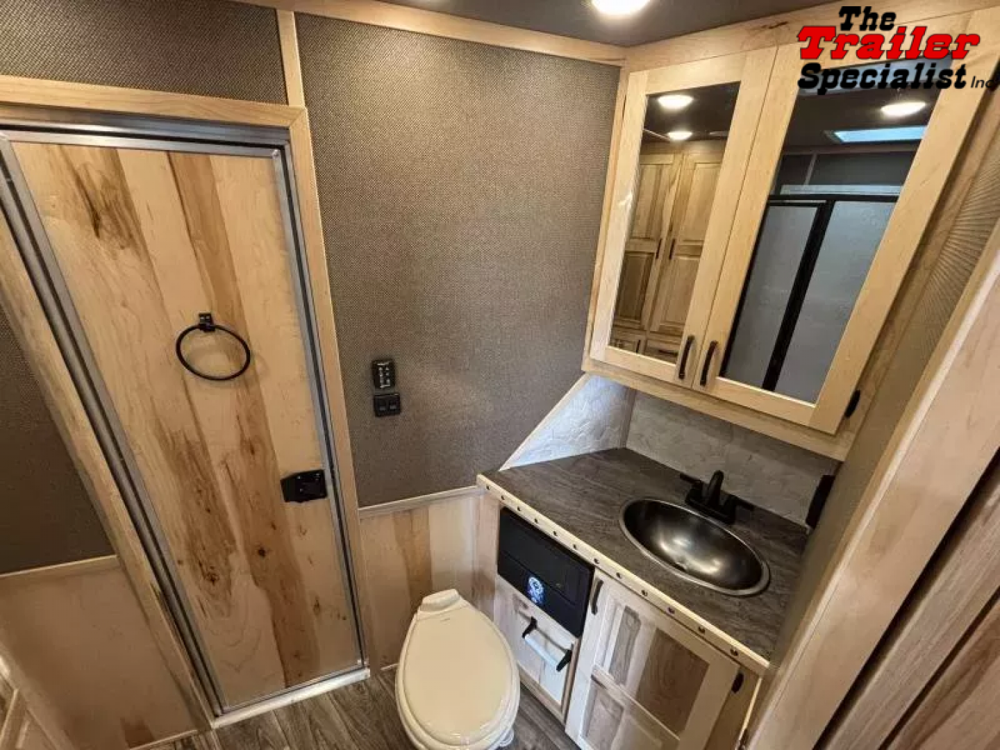 New 2026 Lakota IN8315FKP Horse Trailer