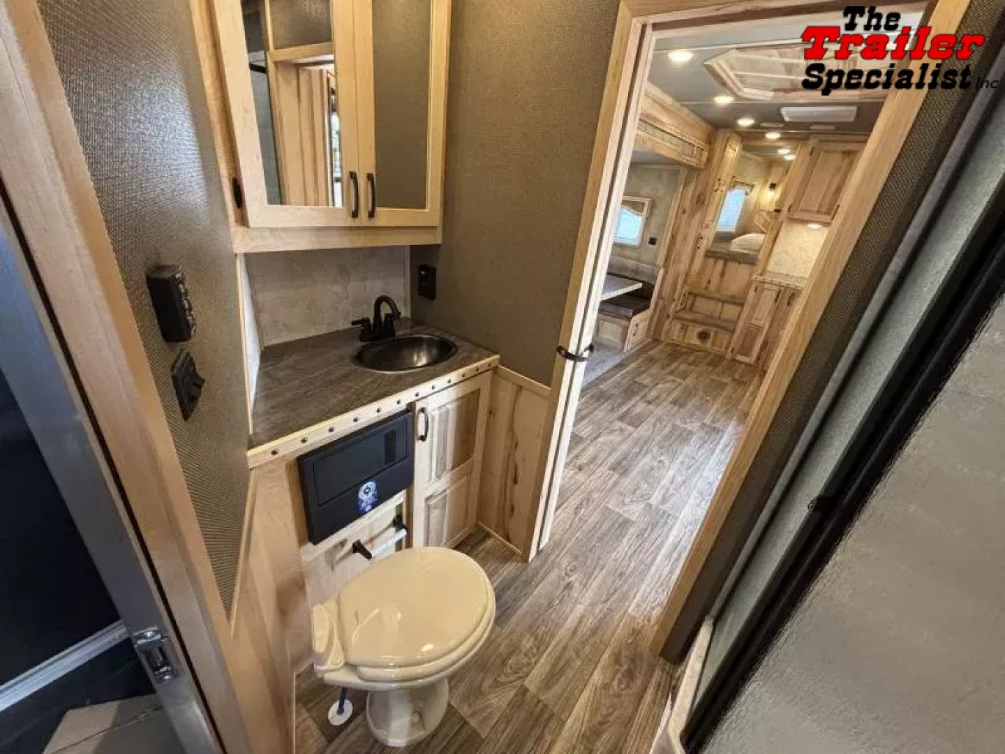 New 2026 Lakota IN8315FKP Horse Trailer