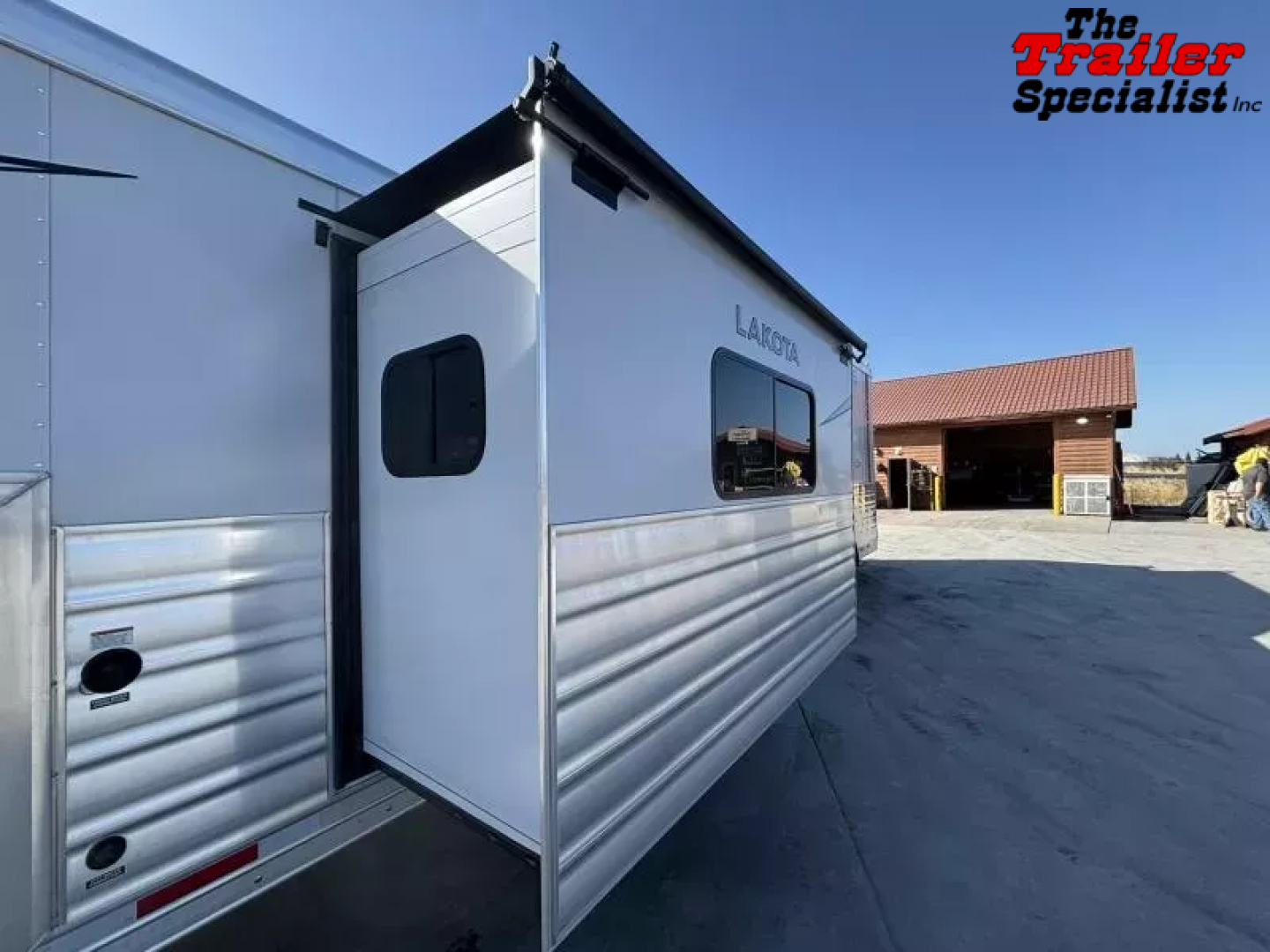 New 2026 Lakota IN8315FKP Horse Trailer