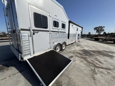 New 2026 Lakota IN8315FKP Horse Trailer