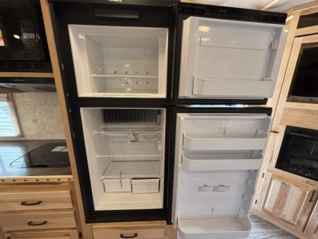 New 2026 Lakota IN8315FKP Horse Trailer