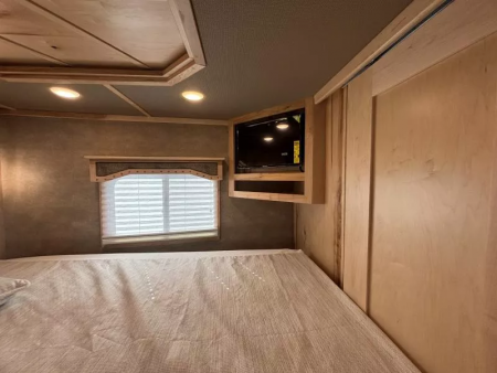 New 2026 Lakota IN8315FKP Horse Trailer