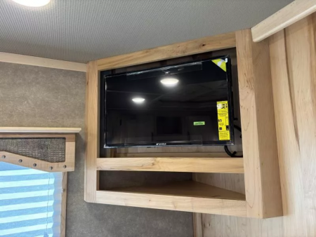 New 2026 Lakota IN8315FKP Horse Trailer