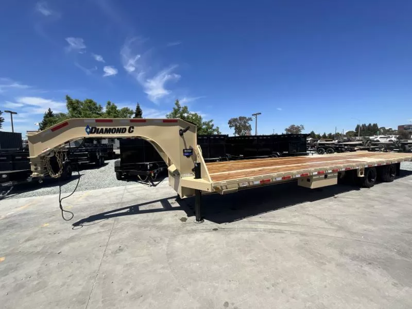 New 2025 Diamond C Trailers FMAX216L35X102HDT Flatbed Trailer