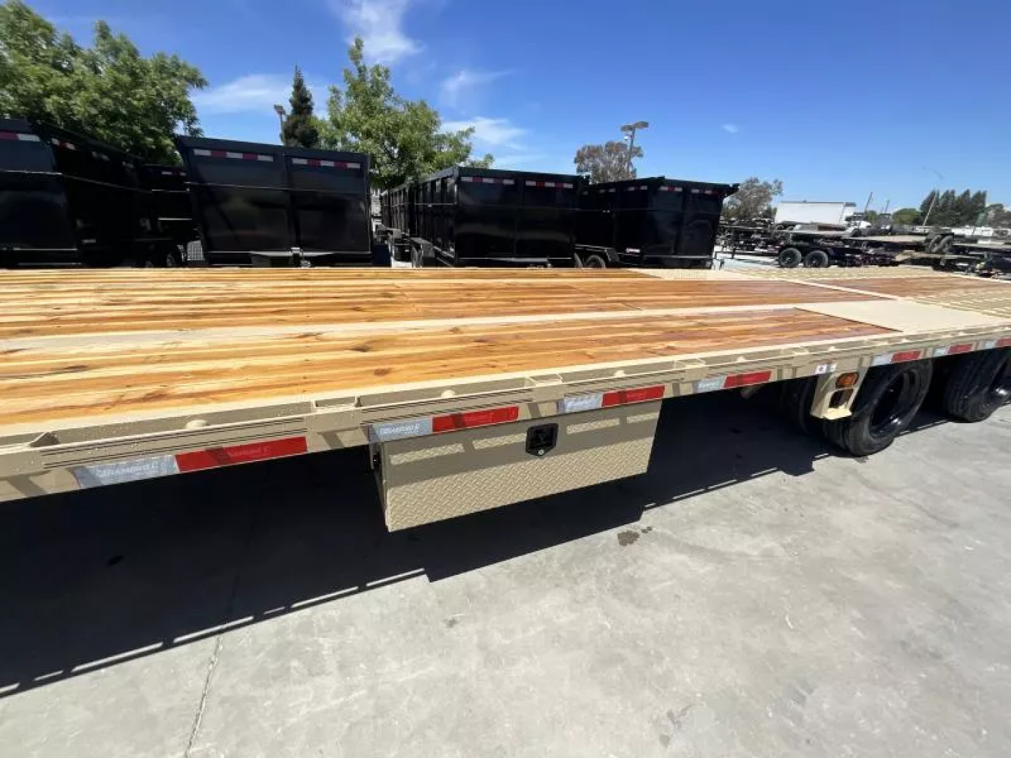 New 2025 Diamond C Trailers FMAX216L35X102HDT Flatbed Trailer