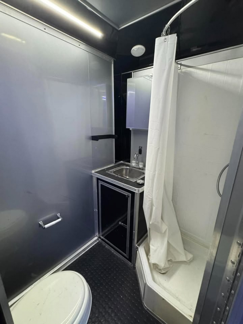 Used USED 2023 Continental Cargo 8.5X34 RACE TRAILER BATHROOM PACKAGE OVER $10,000 WORTH OF ADD-ONS!!! ELECTRIC AWNING & MINI SPLIT!! Car / Racing Trailer